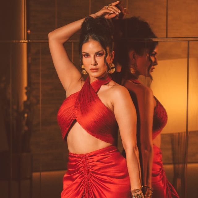 Sunny Leone whatsapp Channel